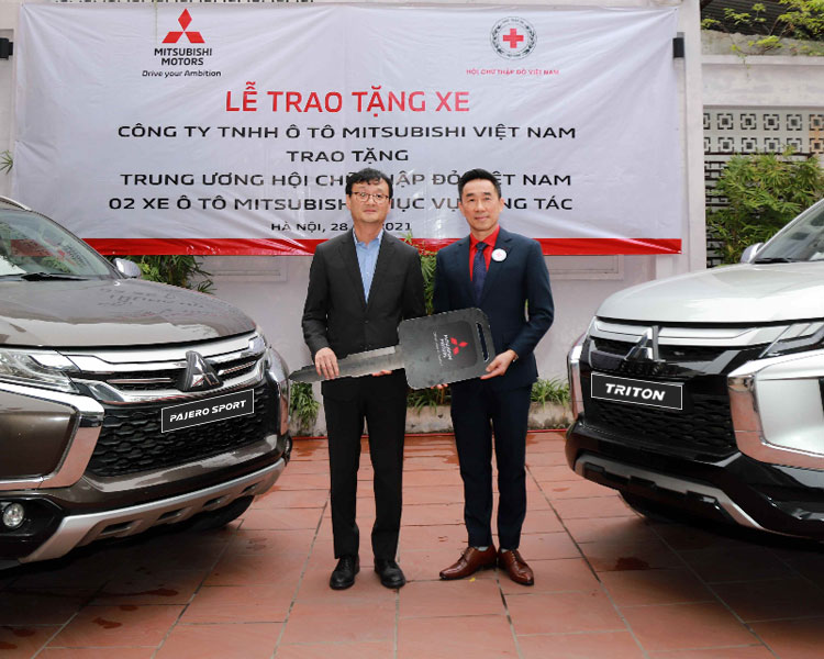 Cong Ty Tnhh O To Mitsubishi Viet Nam Trao Tang Hoi Chu Thap Do Viet Nam 2 Xe O To Da Qua Su Dung