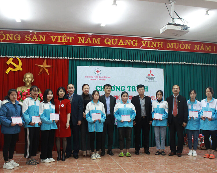 Mitsubishi Motors Viet Nam Tai Tro 100 Suat Hoc Bong Hoc Ky 2 Nam Hoc 2020 2021 Cho Cac Em Hoc Sinh Sinh Vien Vuot Kho Khan No Luc Trong Hoc Tap Tai Cac Tinh Thai Nguyen Va Quang Ngai