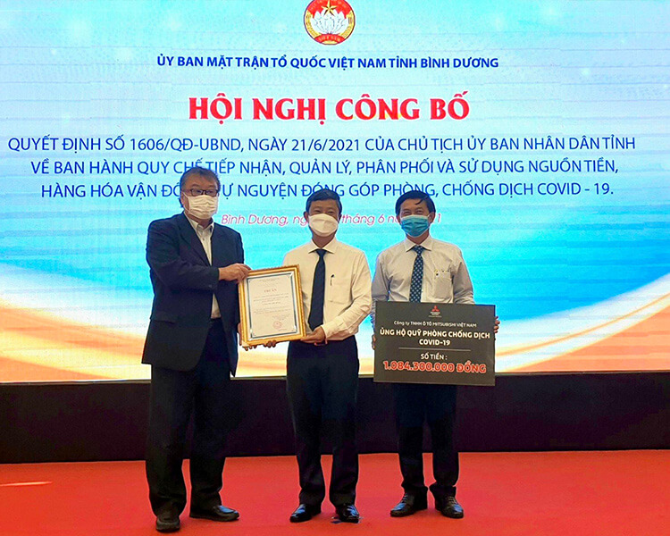 Mitsubishi Motors Viet Nam Trao Tang Xe Ban Tai Triton Va Tien Mat Cho Uy Ban Mat Tran To Quoc Viet Nam Tinh Binh Duong De Ho Tro Trong Cong Tac Phong Chong Dich Covid 19